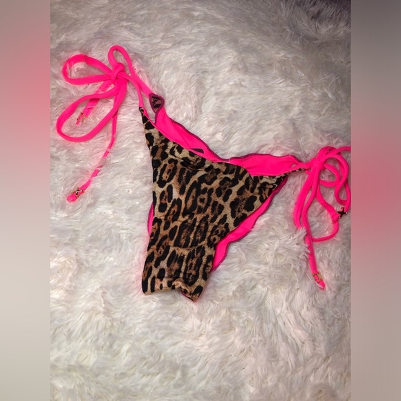 🐆💓🔥Dolce Leopard Print and Hot Pink Bikini Bottom with gold accent size M NWT🔥💓🐆 - Picture 3 of 16